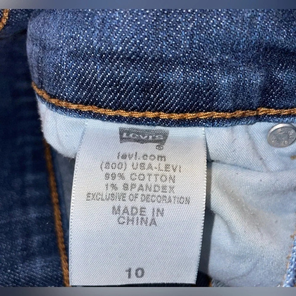 Brand: Levi’s, The Original Jean
Woman’s 515 Capri Jeans W/ Cropped Ankle - Picture 8 of 8